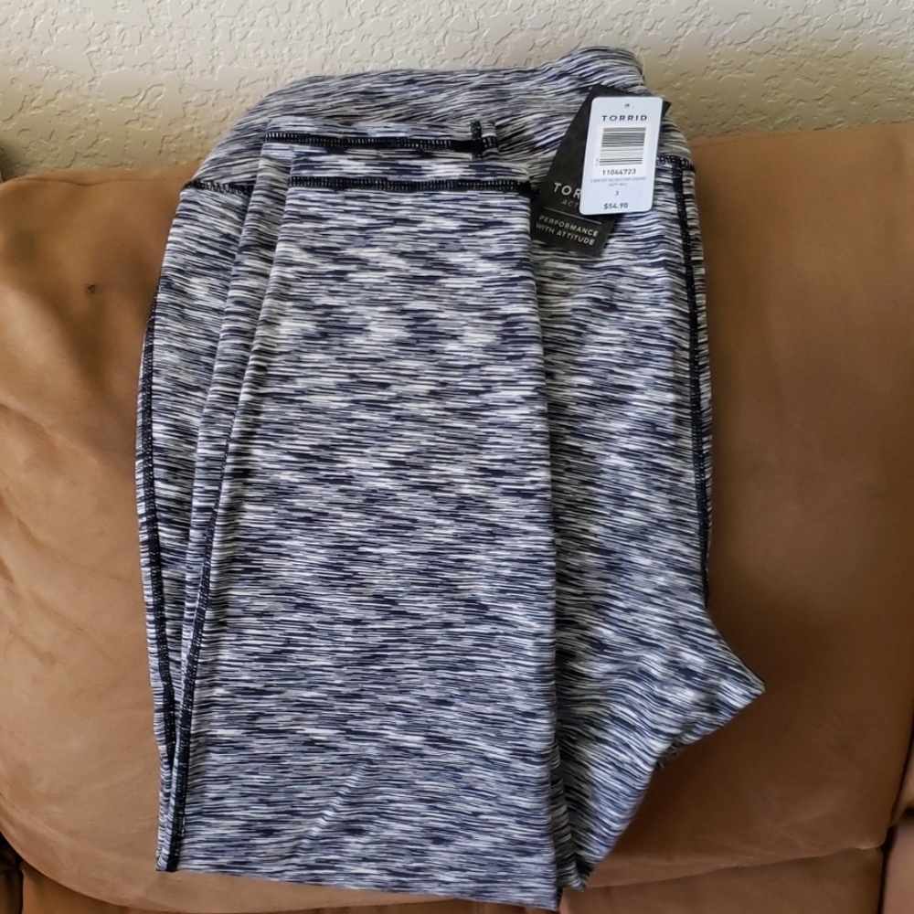 🚫SOLD Torrid Active Legging  NWT